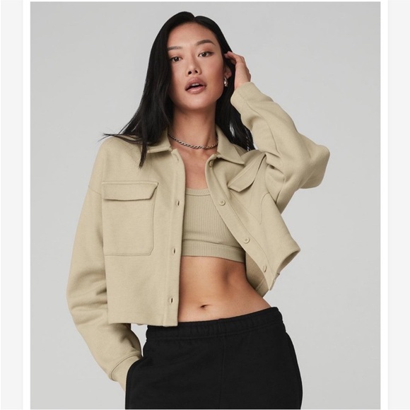 ALO Yoga Renown Cropped button down jacket - Picture 5 of 11